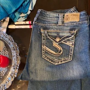 Silver jeans size 18x32 suki surplus